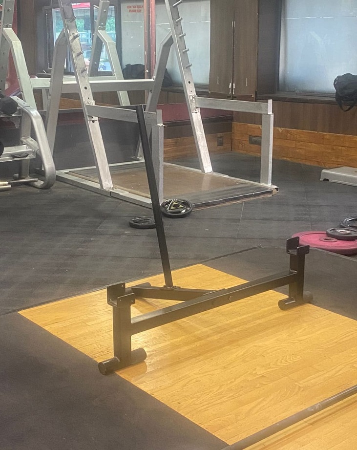 CHALK AND DEADLIFT STAND